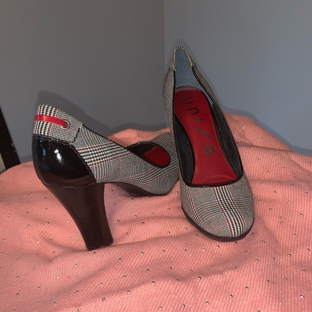 Shoes - Picture 2 of 4